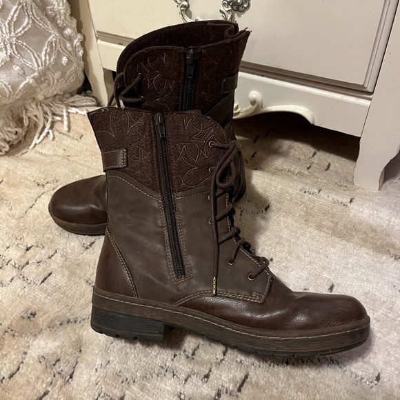 JBU Brown Ankle Boots with Rounded Toe and Minimalist Design - Picture 2 of 3